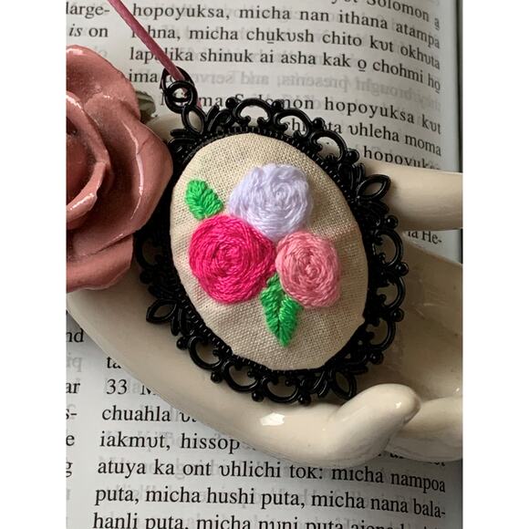Rose Bouquet Handmade Embroidery Cameo Necklace - Picture 3 of 5